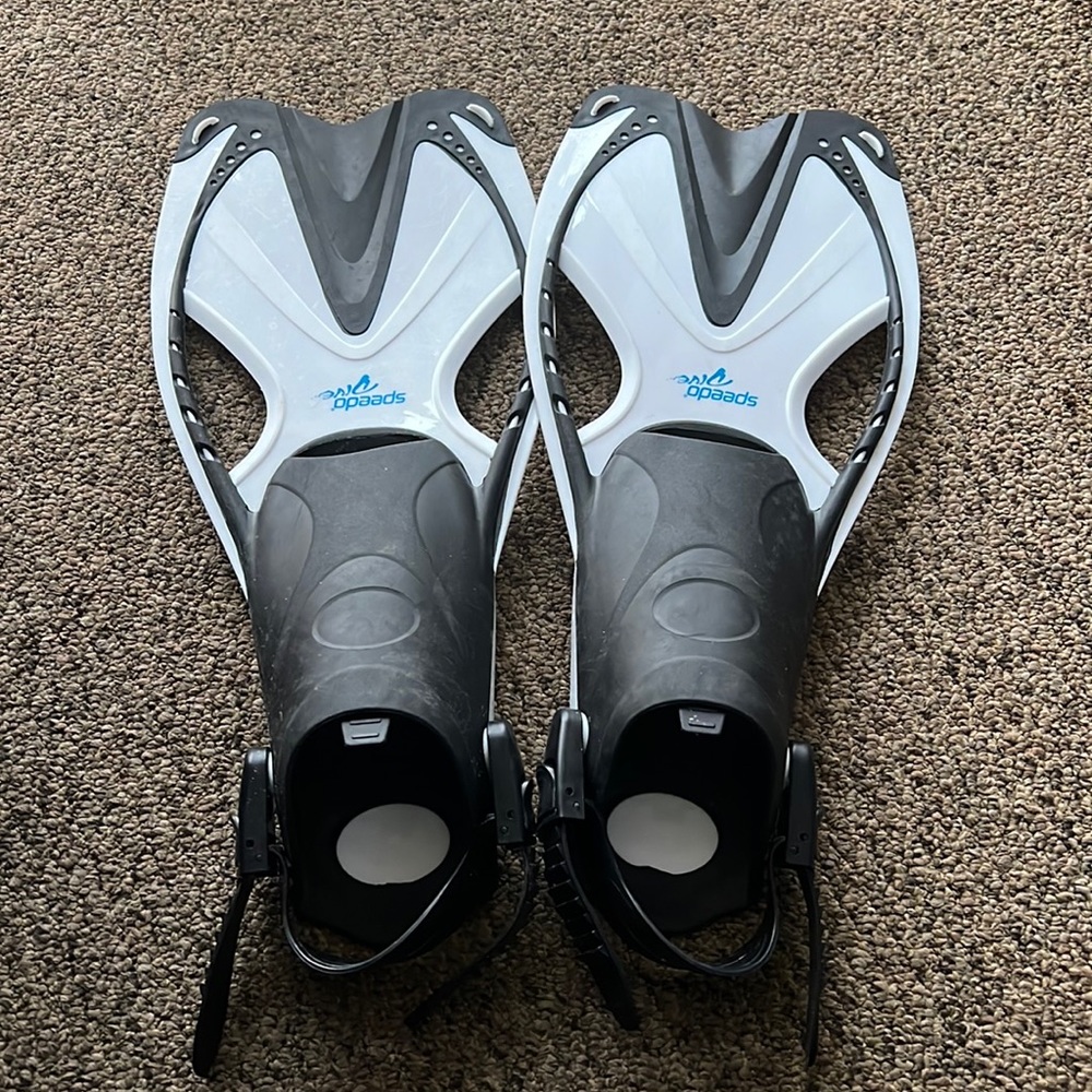 Snorkeling fins